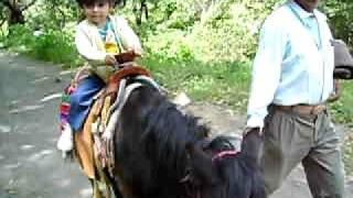 preview picture of video 'Ivanna 1 año y 8 meses Monta a Caballo'