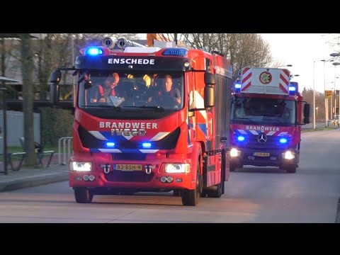 Brandweer Enschede Hoofdpost en Post Noord met spoed naar een Afhijsing in Enschede