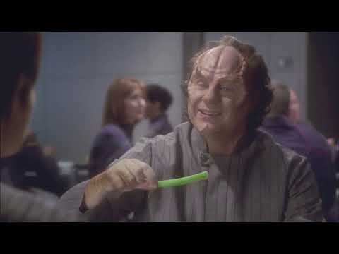 Phlox steals food and schools T'pol on Vulcan philosphy
