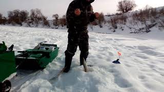Зимняя рыбалка на реке ишим