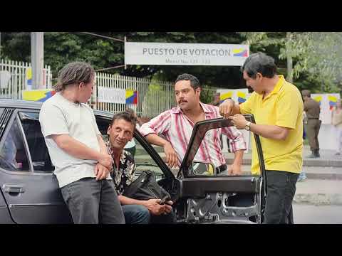 El topo pagándole a los chuscos