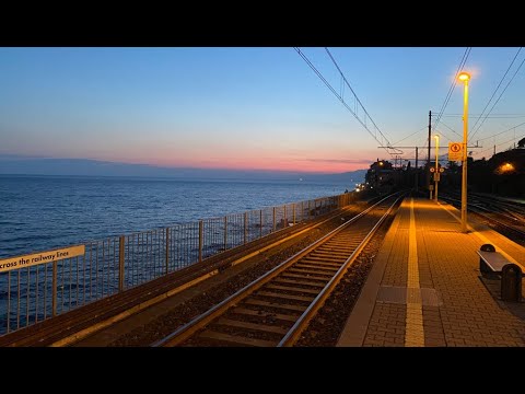 Video di PASQUA: IL FRECCIAROSSA in transito al tramonto a GENOVA NERVI (5-04)