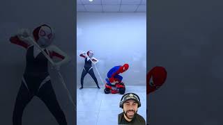 Mulher aranha pede para o homem aranha ligar a moto #shorts #spiderman