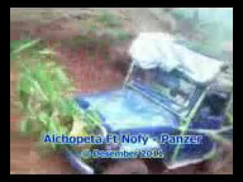 jalan berlubang dikiri ada jurang,dibagian kanan ada tebing menjulang