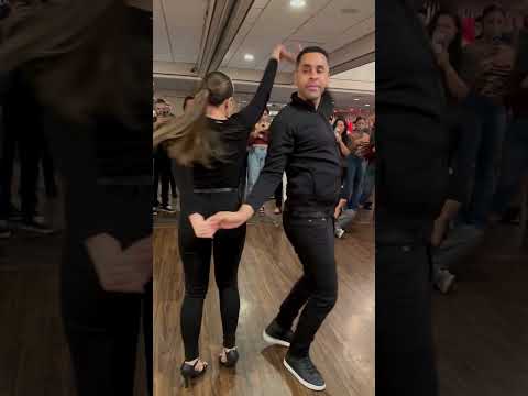 Intermediate Bachata Class Demo - Demetrio & Nicole - Bachata Dance Academy #bachata #bachatadance