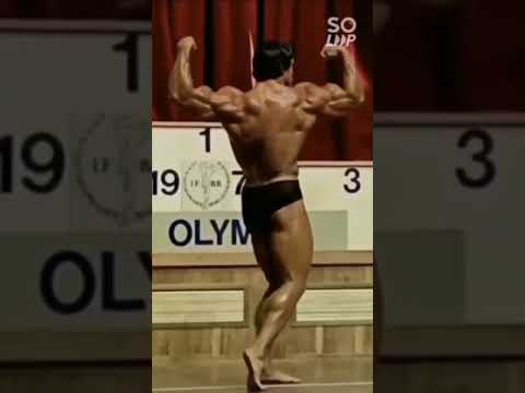 Arnold Schwarzenegger bodybuilding stage pose