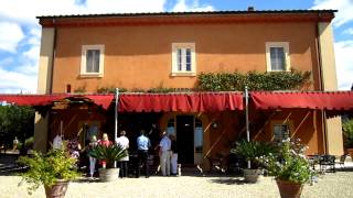preview picture of video 'Wine Tour in Tuscany: Aperitif on the terrasse at Tenuta di Biserno in Bolgheri, Maremma'