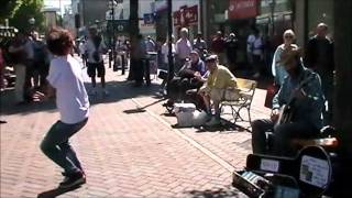 Dave Hum - Jig Runrig / Wee Todd (2) + spontaneous street dancers!