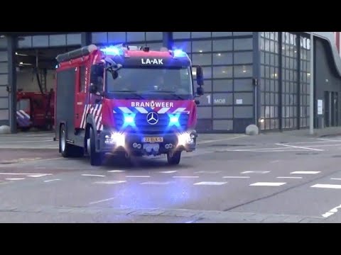 (Motor) brandweer Den Haag Laak en Rijswijk met spoed naar meldingen in Den Haag