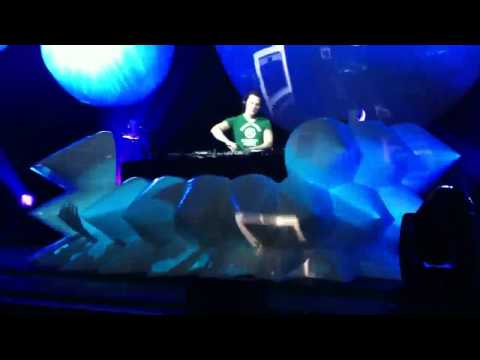 (HD) Tiesto vs. Marcel Woods - Don't Ditch (Tiesto In Concert @ The Joint 4-2-11)