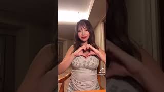 【TikTokまとめ】タンクトップに収まりきらないくらいのおっぱい