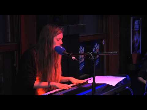 MNM 90's & 00's Café: Lauren Overlaet - Smells like teen spirit