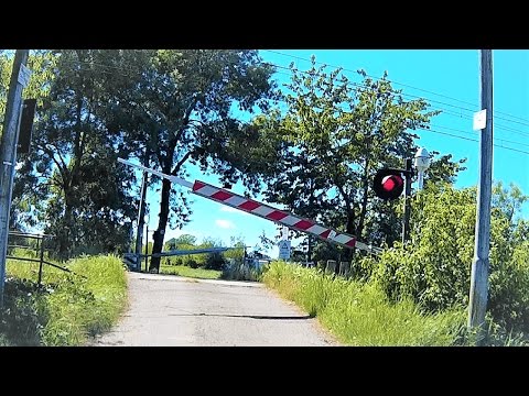 Passaggio a livello Borgoratto Via Battisti treno in transito # railroad crossing # bahnübergang