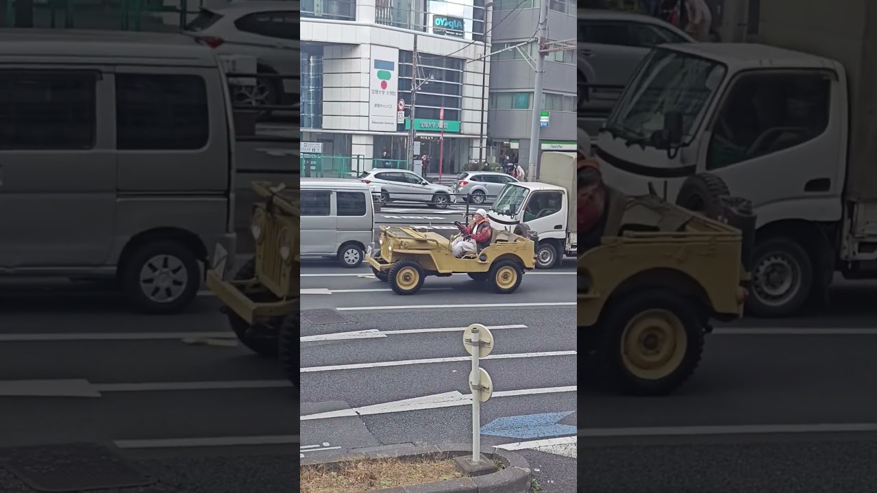 渋めのジープ登場！右翼街宣車のアナウンスが・・・・