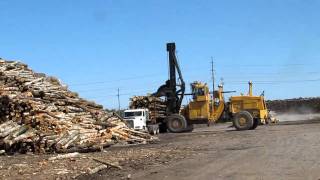 preview picture of video 'Unloading tree length At Boise in I'Falls'