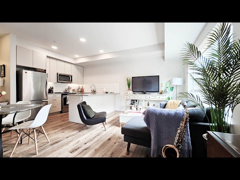Glenmore Central 2 Bedrooms Condo - 205 722 Valley Road, Kelowna