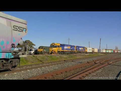 7AM5 Pacific National Container Train Passes SSR Grain - PoathTV Australian Railways