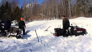 preview picture of video 'Trouble along the Cam Am 250 dogsled trail'