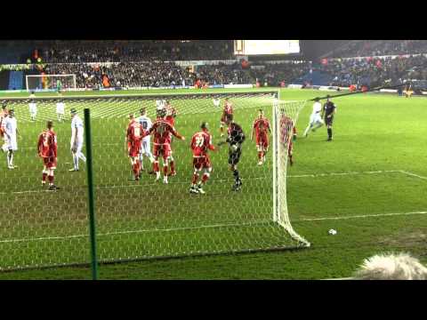 Max Gradel freekick (Leeds-Barnsley feb.2011)