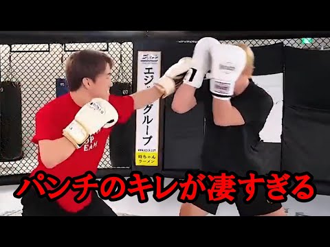 突然のガチスパーリングもパンチのキレが抜群の朝倉海。