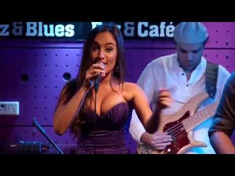 Por Um Grande Amor - Adriano Trindade feat Gabriela Melim (DVD Live in Prague)