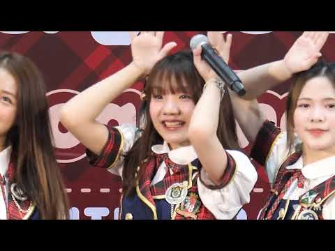 BNK48 Monet - First Rabbit @ BNK48 13th "Iiwake Maybe" Roadshow Mini Concert [Fancam 4K 60p] 230429