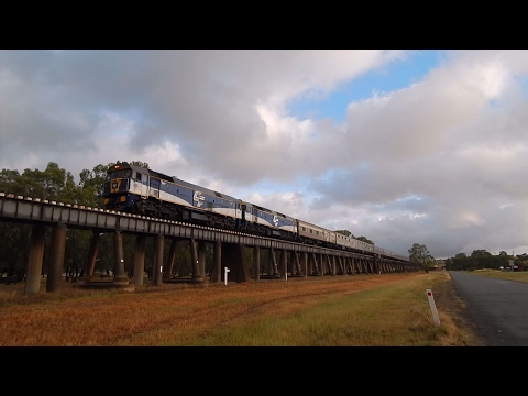 Southern Aurora passing over Wagga Wagga viaduct