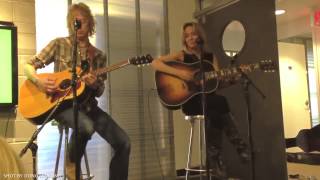 Sheryl Crow - &quot;Easy&quot; acoustic duo @ Spotify HQ in NYC - with Peter Stroud