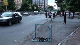 preview picture of video 'Kids play street soccer in Yangon'