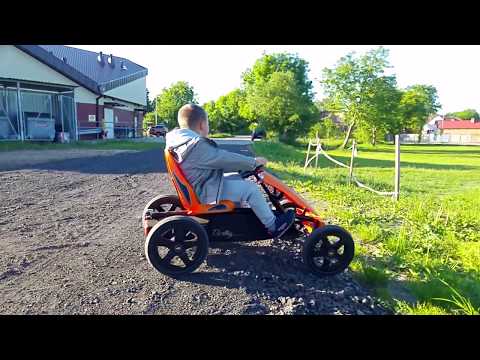 Mašinėlė GO-kartas Berg Case IH BFR (iki 100kg) video