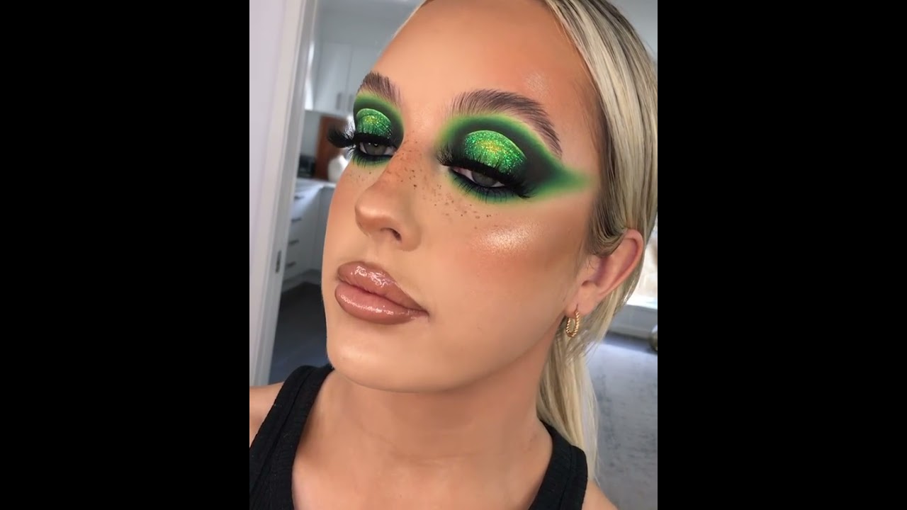 DOING HIS MAKEUP || CROSSDRESSING FUN