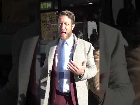 Dave Portnoy Reviews 7-Eleven Pizza