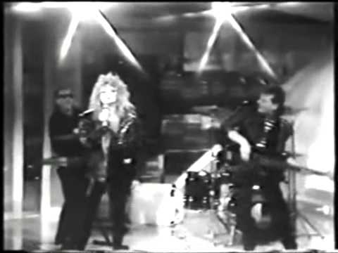 BONNIE TYLER - Hide your heart [Official Music Video] HQ