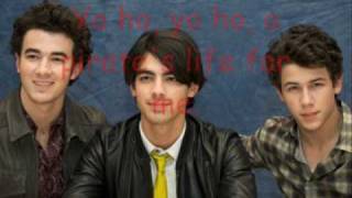 Jonas Brothers-Yo, Ho! A Pirate&#39;s Life For Me+Lyrics