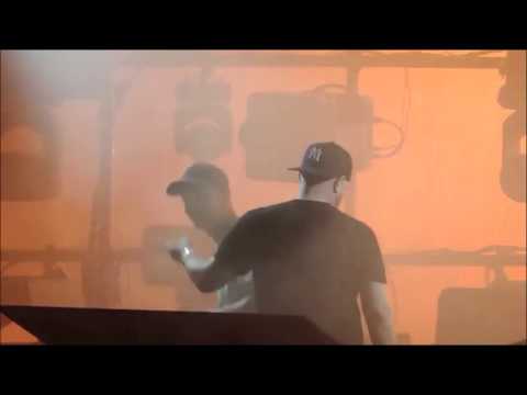 Deadmau5 Plays Pryda Snare Again. Lol