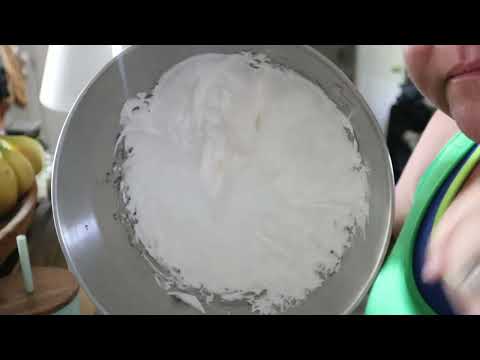 Whip Up Your Own Marshmallow Fluff In Minutes With This Simple Recipe! #marshmallowfluff