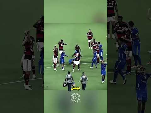 هل لحظة في الملعب تذكرنا أن الحياة أهم من كرة القدم؟ 🥺⚽#كرة_القدم #الحياة_أهم #مواقف_مؤثرة #لحظات_