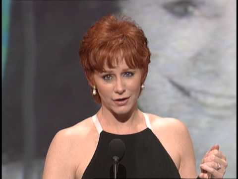 Reba McEntire Wins Favorite Country Female - AMA 1998