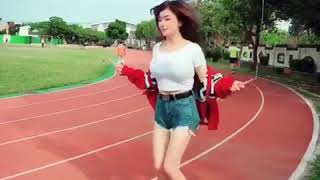 ピチT巨乳の可愛いちゃんが縄跳びでぶるんぶるん