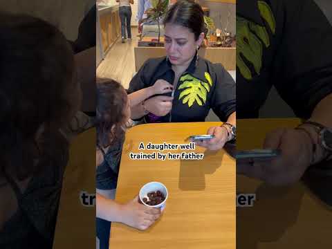 Ache se train kar diya papa ne 😄 #piyushyamini #dad #daughter #momlife #family #cute