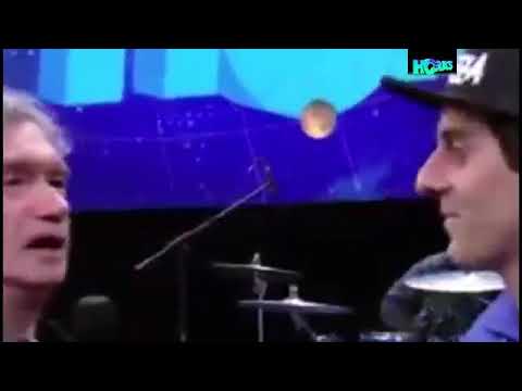 Fabio Brazza Arrepia convidados e levanta platéia com rimas no Altas Horas