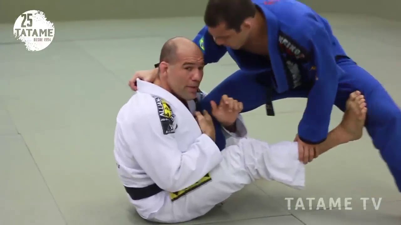 TATAME 25 ANOS: Fábio Gurgel ensina raspagens usando o gancho De La Riva