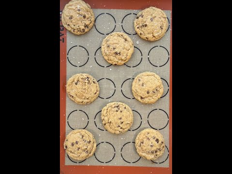 Chocolate Chip Heath Bar Cookies 😍#cookies #baking #chocolatechipcookies #shorts