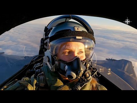 Sweden Female Fighter Pilot Fly Christmas Flight [Kvinnliga Stridspilot JAS 39 Gripen]