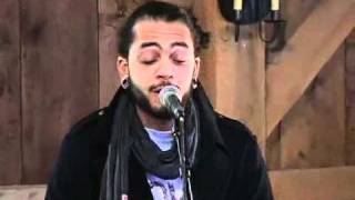 Daryl Hall & Travis McCoy - Queen & I.flv video