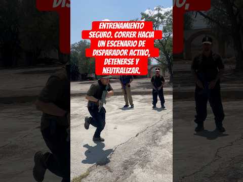 Entrenamiento seguro. Correr hacia un escenario de disparador activo, detenerse y neutralizar.