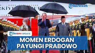 Erdogan Payungi Prabowo saat Penyambutan Kedatangan Presiden Turki di Bandara Halim Perdanakusuma