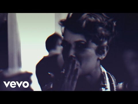 Nicky Valentine - Kiss Kiss Goodbye ft. DJ Tommy Love