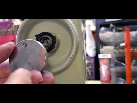 Handwheel will not engage needle. One of the common causes