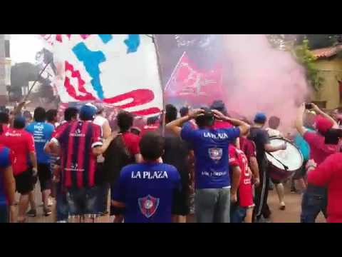 "LA MEJOR HINCHADA DEL PARAGUAY CERRO PORTEÑO" Barra: La Plaza y Comando • Club: Cerro Porteño